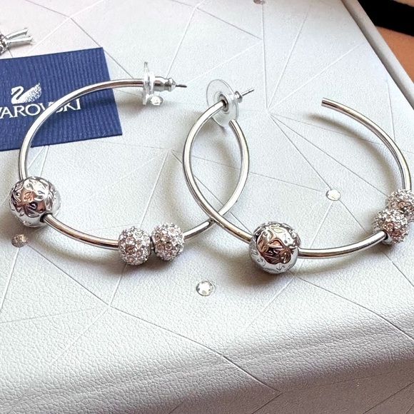 ✨ Stunning Timeless Vintage Swarovski Large Silver and Pave Crystal Hoop Earring - Picture 4 of 14